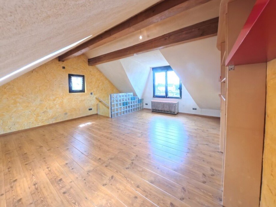(19) Eine erste Impression des Dachbodens Reihenendhaus Bottrop / Batenbrock