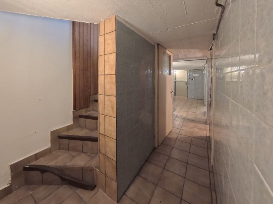 (22) Weitere Eindr�cke folgen nun aus dem Kellergeschoss Reihenmittelhaus Bottrop / Batenbrock