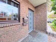 (8) Der Hauseingangsbereich im Vorderhaus befindet sich auf der Stra�enseite iTH: Mehr als ein Zuhause - Immobilienensemble in Bottrop f�r Familie, Ideen & neue Lebenskonzepte!
