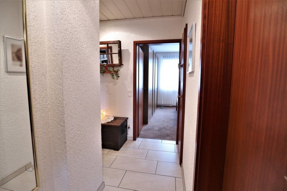 Der weitere Verlauf des Wohnungsflures Etagenwohnung Bottrop / Boy
