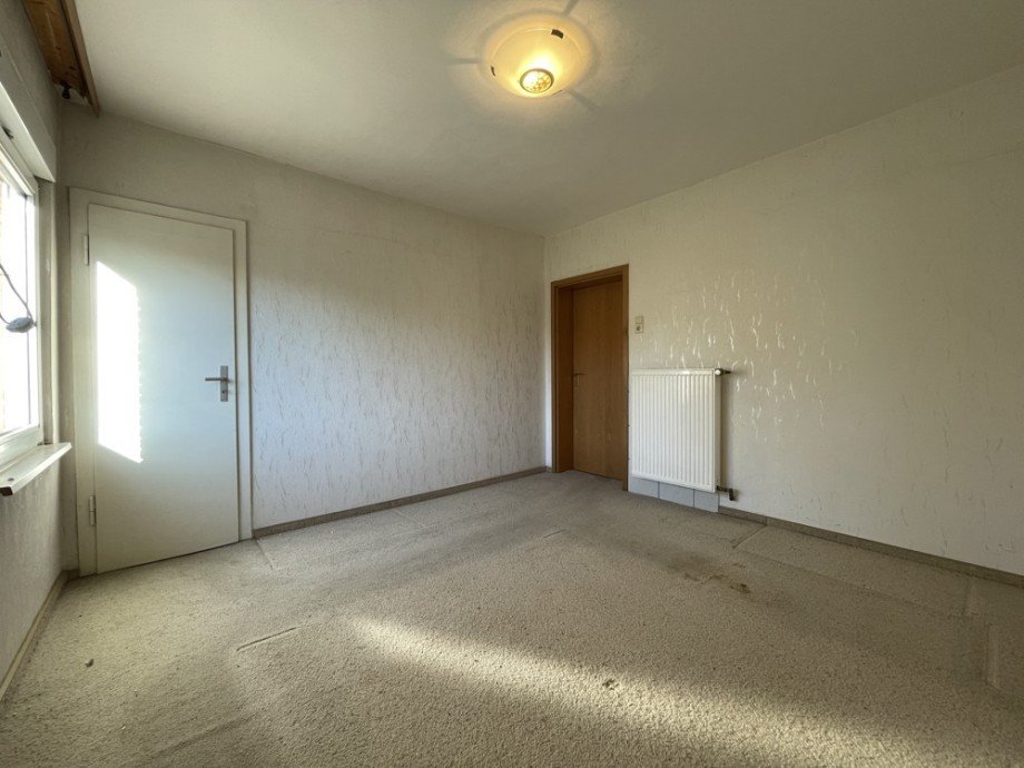 (22) �ber das Elternschlafzimmer erreichen wir weiterhin den Dachbodenbereich Reihenendhaus Bottrop