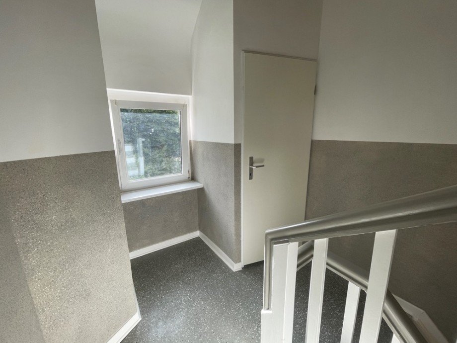 (6) auf dem Etagenpodest zwischen OG und DG befindet sich ein zur Wohnung geh�render HWR Dachgeschosswohnung Oberhausen / Sterkrade-Mitte