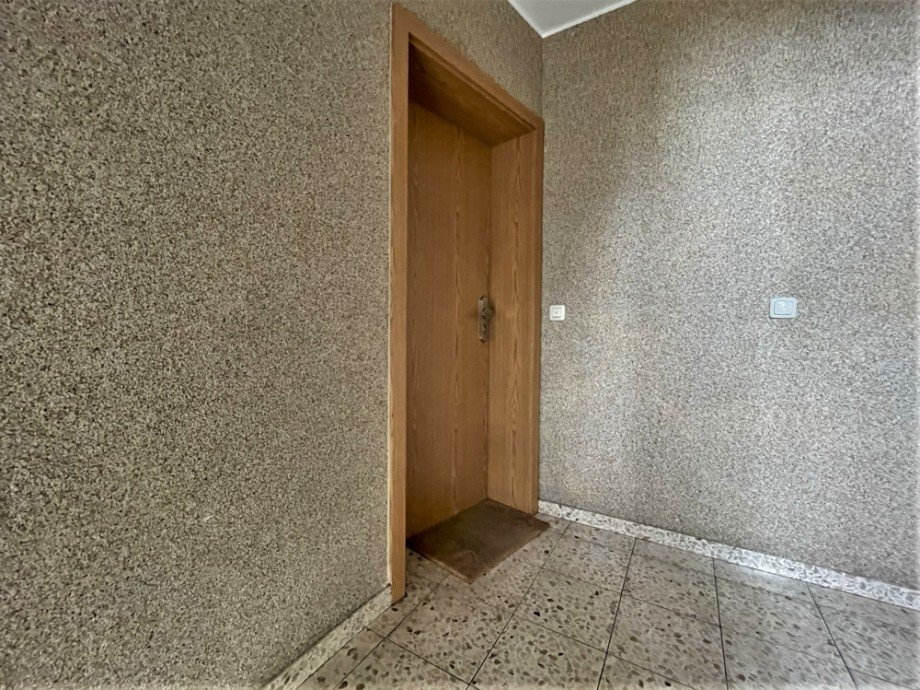 (7) Der Wohnungseingang befindet sich auf der linken Geb�udeseite Etagenwohnung Bottrop / Fuhlenbrock