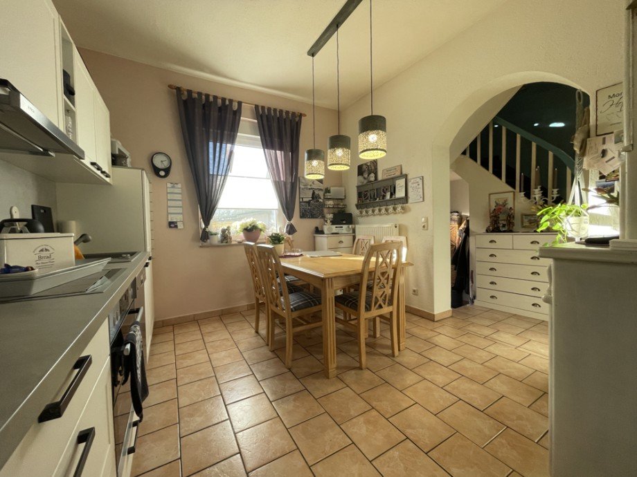 (5) An den Flurbereich schlie�t sich die gem�tliche K�che mit Essbereich an Reiheneckhaus Gladbeck / Schultendorf