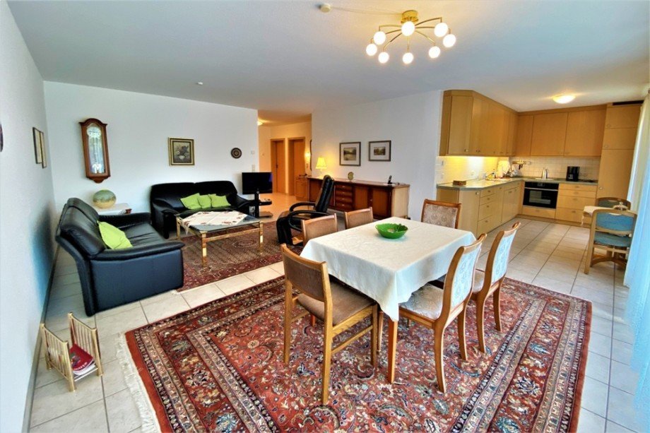 (13) Blick in den gro�en Wohn-und Essbereich mit offener K�che Etagenwohnung Bottrop / Stadtmitte