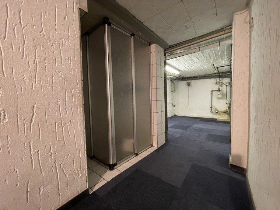 (29) Eine erste Impression aus dem Flurbereich im Kellergeschoss Reihenendhaus Bottrop