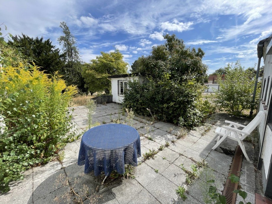 (13) Der Blick aus der K�che mit direktem Zugang auf die r�ckw�rtigen Terrassenfl�chen Zweifamilienhaus Bottrop / Batenbrock