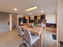 (7) �ber den Wohnungsflur erreichen wir zun�chst die moderne und offene K�che *VERKAUFT*