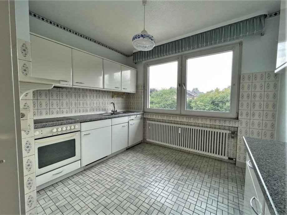 (11) Zentral entlang des Wohnungsflures gelegen befindet sich die K�che Etagenwohnung Bottrop / Batenbrock