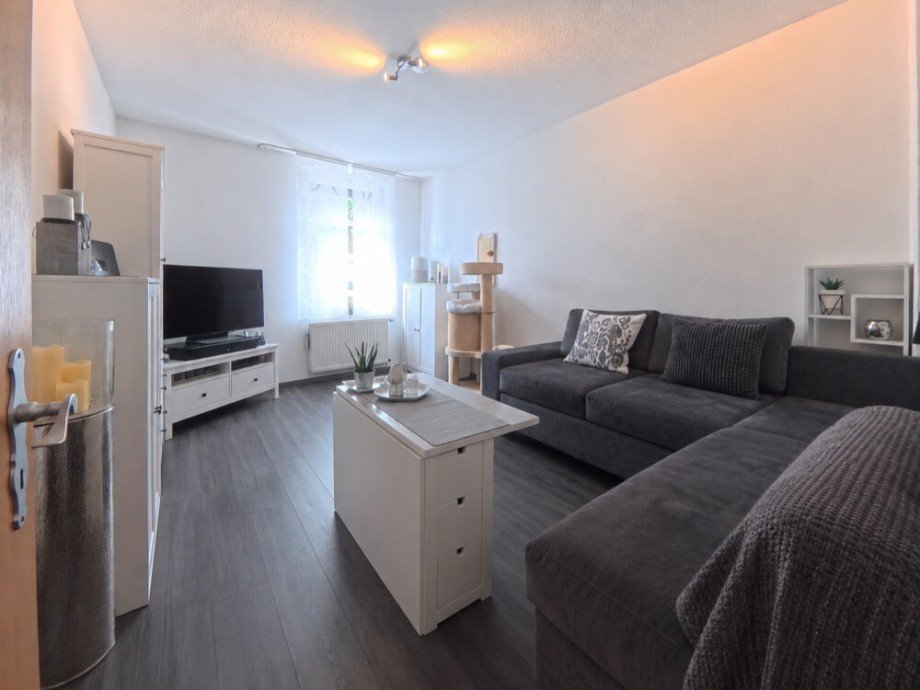(5) Ein erster Blick in das zur Geb�udevorderseite ausgerichtete Wohnzimmer Doppelhaush�lfte Bottrop / Eigen