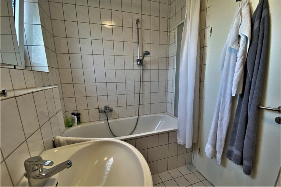 Das Badezimmer aus einem anderen Blickwinkel Dachgeschosswohnung Bottrop / Fuhlenbrock