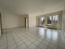 (14) Zur�ck im Wohnzimmer ein Blick in Richtung des Balkones *VERKAUFT*