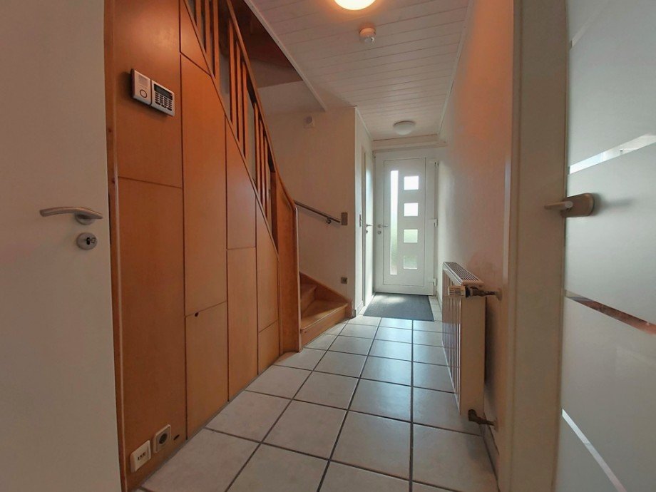 (4) Ein weiterer Eindruck des Hausflures Doppelhaush�lfte Oberhausen / Osterfeld-Ost