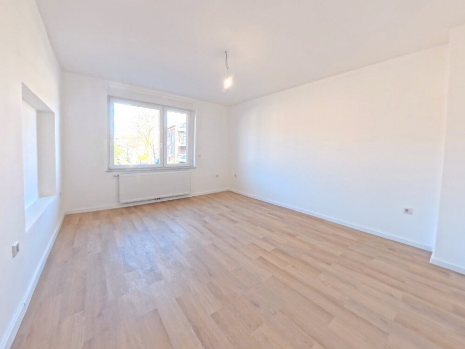 (16) Das Wohnzimmer ist zur Geb�udevorderseite ausgerichtet Etagenwohnung Bottrop / Stadtmitte