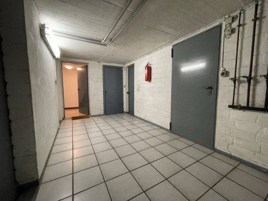 (37) Der Flurbereich des gemeinschaftlich genutzten Kellergeschosses Mehrfamilienhaus Bottrop / Fuhlenbrock