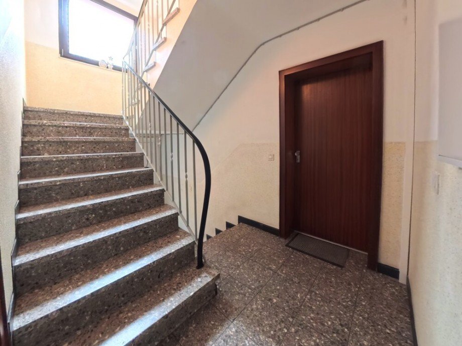 (5) Hier blicken Sie auf den Wohnungseingang im Erdgeschoss (links) Erdgeschosswohnung Oberhausen / Altstadt-Mitte