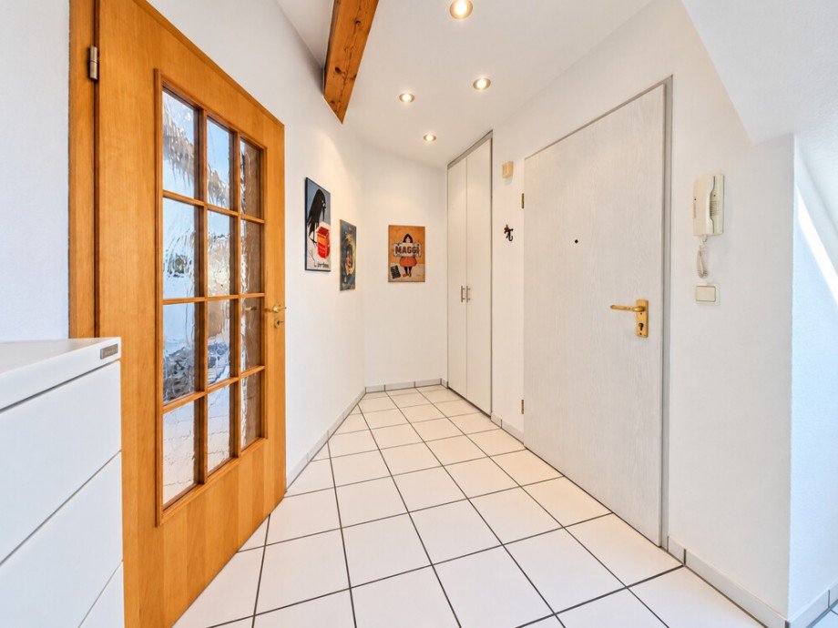 (8) Ein erster Eindruck aus dem Wohnungseingangsbereich aus dem Inneren Etagenwohnung Bottrop / Stadtmitte