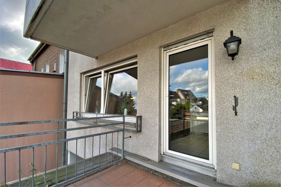 (12) Der Blick zur�ck in Richtung des Balkonzuganges Etagenwohnung Bottrop / Boy