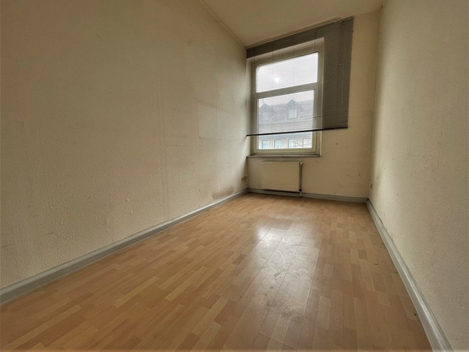 (14) Hier blicken wir in den vierten Wohnraum auf dieser Etage Mehrfamilienhaus M�lheim an der Ruhr / Speldorf