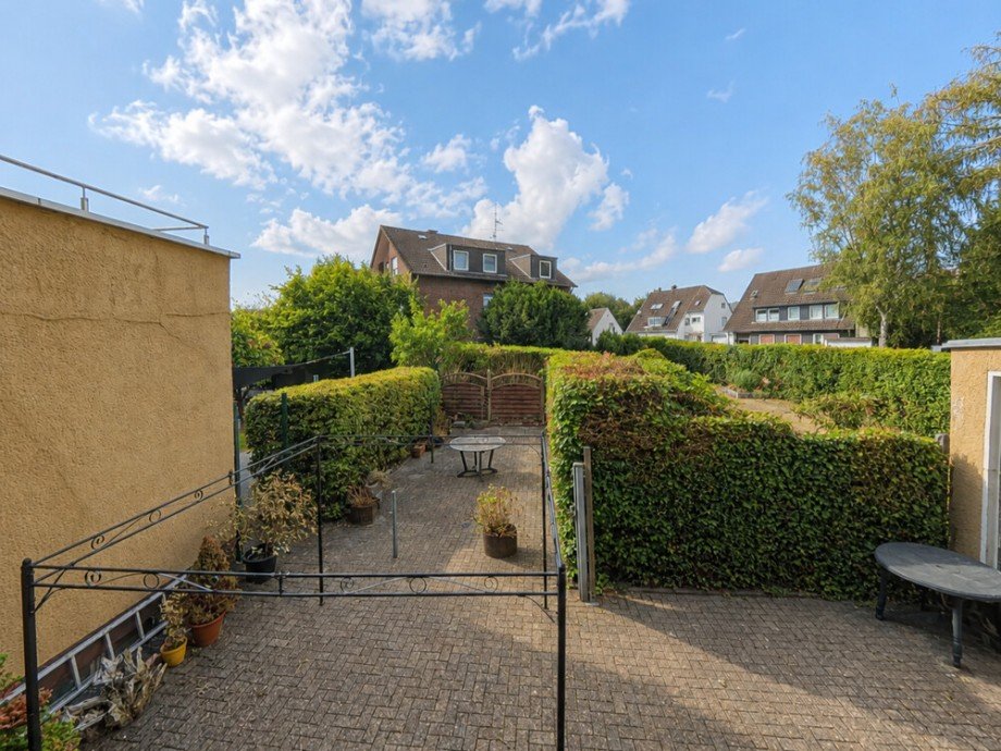 (45) Ein Blick auf die r�ckseitigen Grundst�cksfl�chen Mehrfamilienhaus Bottrop / Eigen