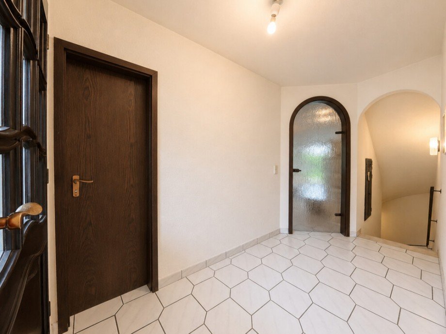 (4) Ein erster Blick in den Hauseingangsbereich im Erdgeschoss Reihenendhaus Bottrop / Fuhlenbrock