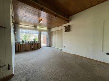 (8) �ber die K�che betreten wir das Wohnzimmer mit Terrassen und Gartenzugang *VERKAUFT*