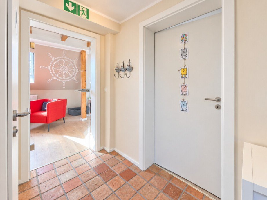 (33) Hier f�hrt dieser Flurversatz zu den R�umlichkeiten Zweifamilienhaus Bottrop / Kirchhellen