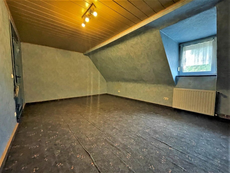 (17) Eine weitere Impression aus diesem Schlafraum im 1. Obergeschoss Reihenmittelhaus Oberhausen / Holten