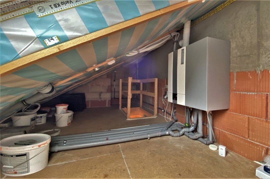 (25) Im Spitzbodenbereich befindet sich die Gaszentralheizung Reihenmittelhaus Gladbeck / Gladbeck-Brauck