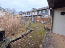 (14) Ein Eindruck von der zugeh�rigen Gartenfl�che mit Blick auf die Geb�uder�ckseite iTH:  *Platz f�r Ihr Familiengl�ck* - Einfamilienhaus mit  131 m� Fl�che und Garten