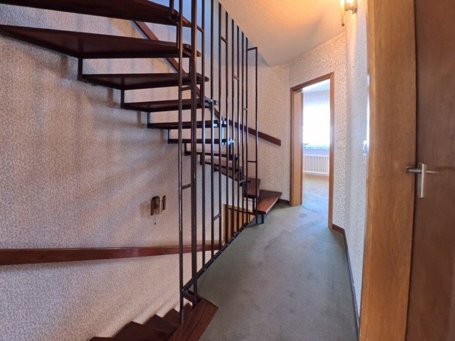 (14) Eine erste Impression aus dem Hausflur im Obergeschoss Reihenmittelhaus Oberhausen / Tackenberg