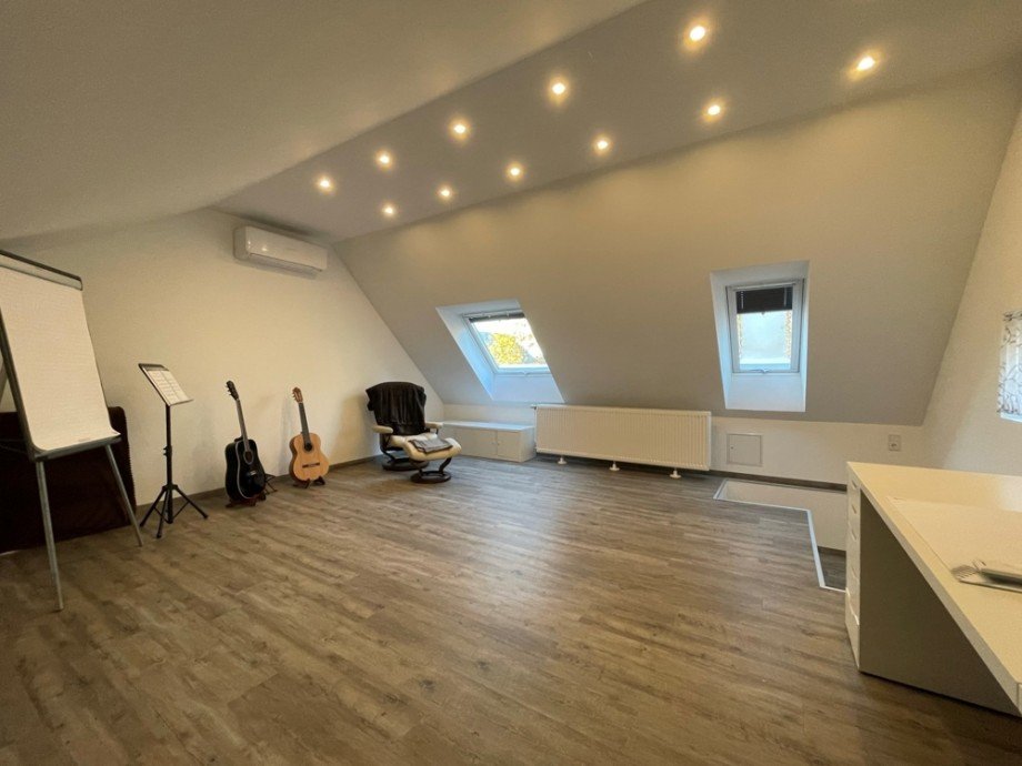 (23) Eine weitere Impression aus dieser praktischen Nutzfl�che im 1. OG des Anbaus Einfamilienhaus Bottrop / Feldhausen