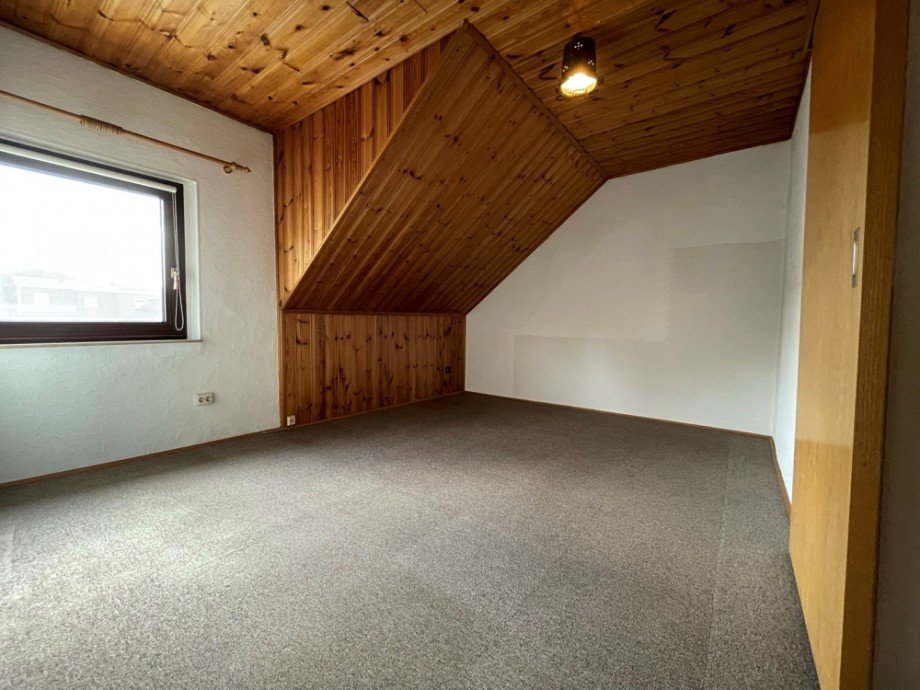 (18) Hier ein weiterer Wohnraum im Obergeschoss als Durchgangszimmer Doppelhaush�lfte Bottrop / Eigen