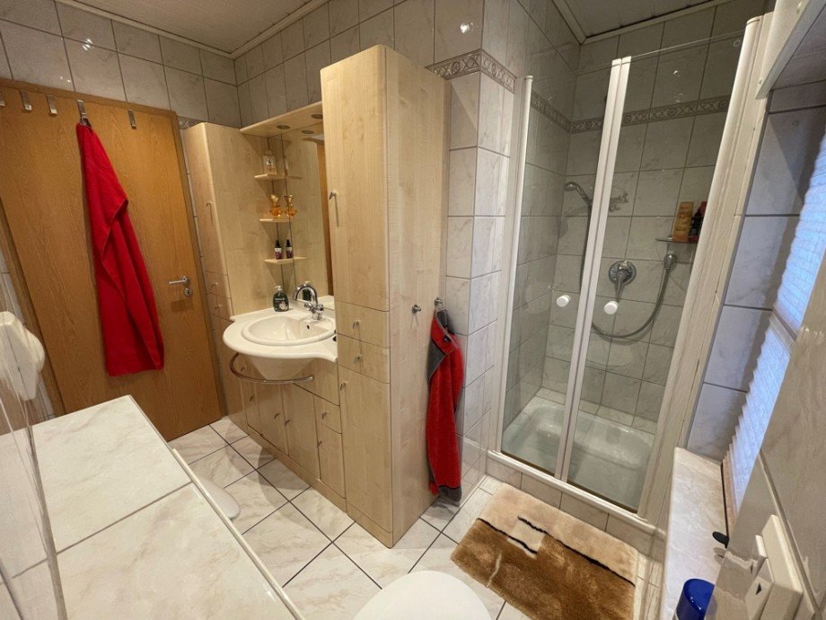 (17) Eine weitere Impression aus dem Duschbadezimmer im Anbau Einfamilienhaus Bottrop / Feldhausen