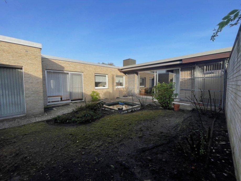 (9) Eine R�ckansicht auf die Terrasse und die Geb�uder�ckseite Bungalow Bottrop / Kirchhellen