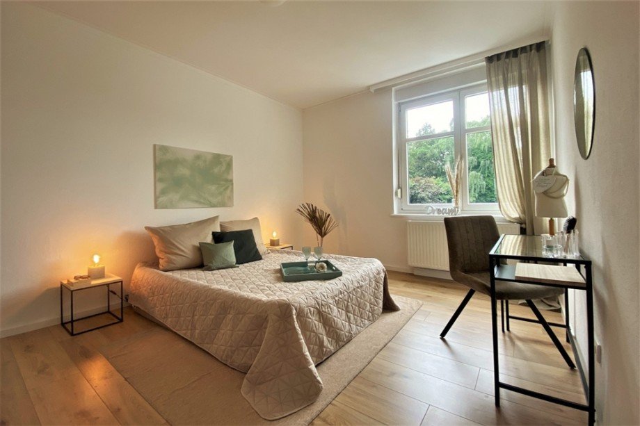 (13) Das gem�tliche Schlafzimmer der Wohnung im 1. Obergeschoss Mehrfamilienhaus Bottrop / Stadtmitte