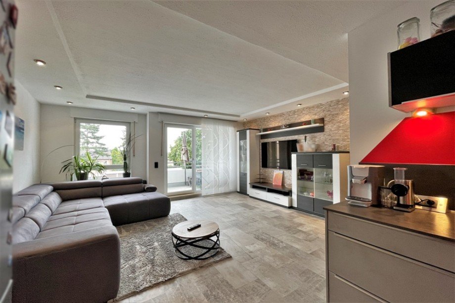 (14) Das ger�umige Wohnzimmer l�dt zu geselligen Abenden ein Etagenwohnung Bottrop / Stadtmitte