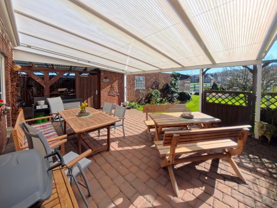 (12) Eine erste Impression von der �berdachten Terrassenfl�che Einfamilienhaus Bottrop / Feldhausen