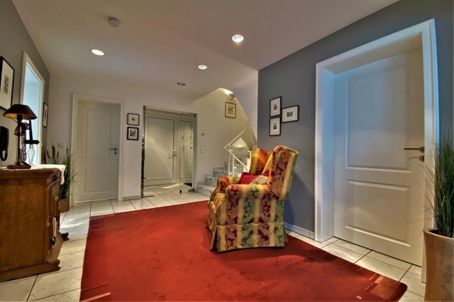 (6) Der Hausflurbereich im Erdgeschoss aus einem anderen Blickwinkel Zweifamilienhaus Bottrop / Eigen