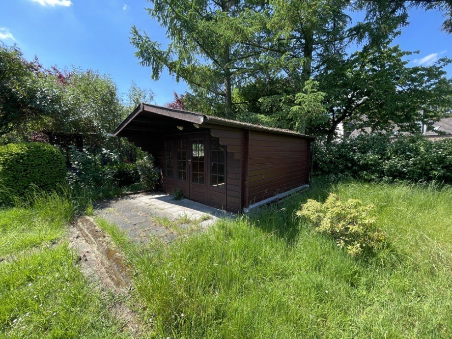 (30) Auf dem hinteren Grundst�ck befindet sich eines von zwei Gartenh�usern Einfamilienhaus Bottrop / Batenbrock