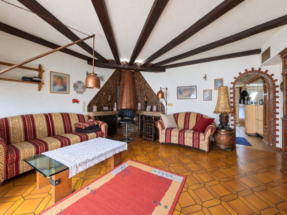 (7) Das ger�umige Wohnzimmer aus einer anderen Perspektive Reihenmittelhaus Bottrop / Welheim