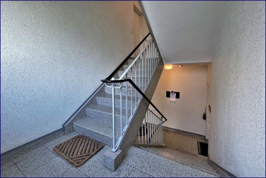 (7) Der Weg hinauf in das erste Obergeschoss Etagenwohnung Bottrop / Eigen