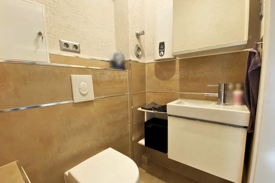 (12) Ein Blick in das gegen�berliegende G�ste WC Erdgeschosswohnung Oberhausen / Sterkrade-Mitte