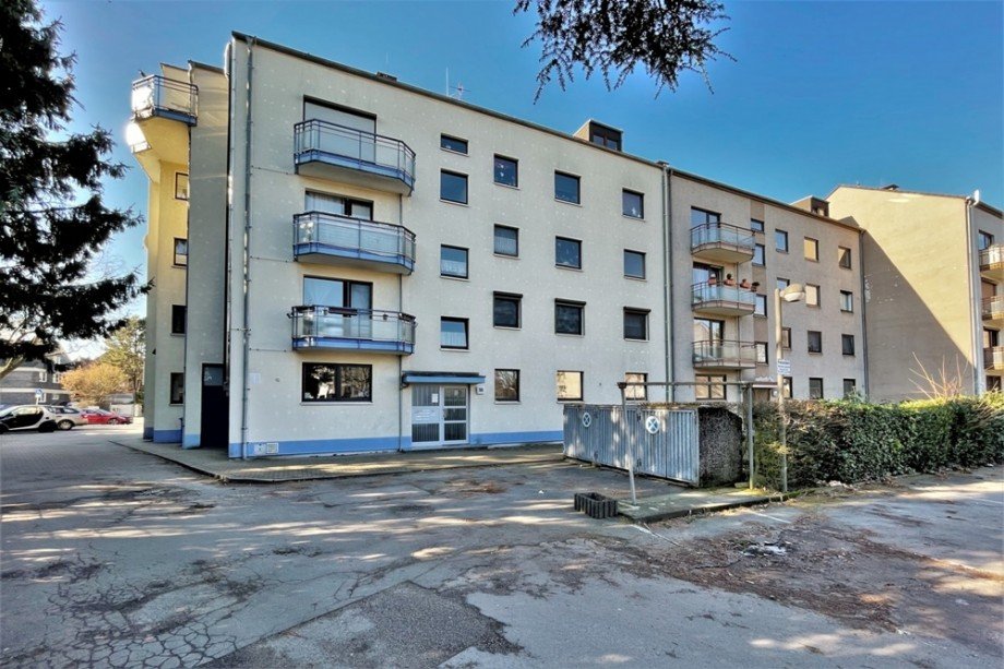 (4) Eine erste R�ckansicht der Immobilie Etagenwohnung Oberhausen / Sterkrade