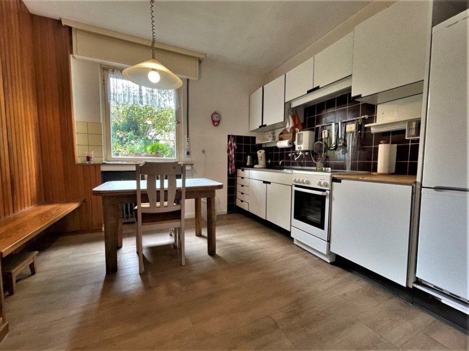 (17) Zur�ck im Geb�udeinneren blicken wir nun in die K�che im Erdgeschoss Einfamilienhaus Bottrop / Stadtmitte