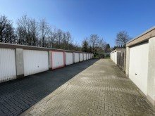 (24) Eine Impression vom Garagenhof mit Blick auf die zugeh�rige Garage *VERKAUFT*