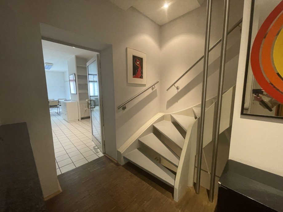 (25) Zur�ck im Flur betreten wir nun die aktuell leerstehenden B�rofl�chen im Erdgeschoss Mehrfamilienhaus Gladbeck / Zweckel