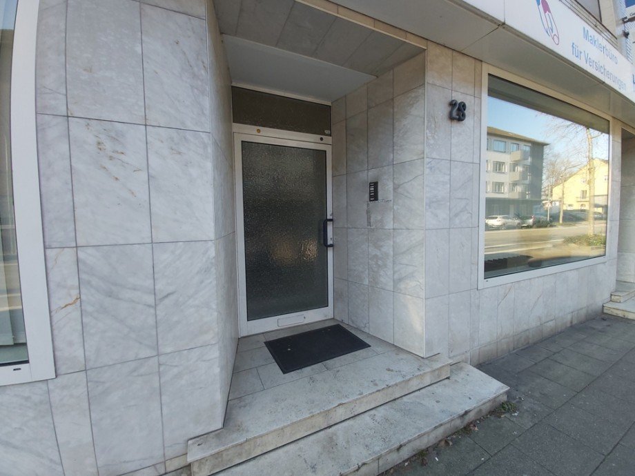 (11) Ein Blick auf den gemeinschaftlichen Hauseingangsbereich Haus Gelsenkirchen / Horst