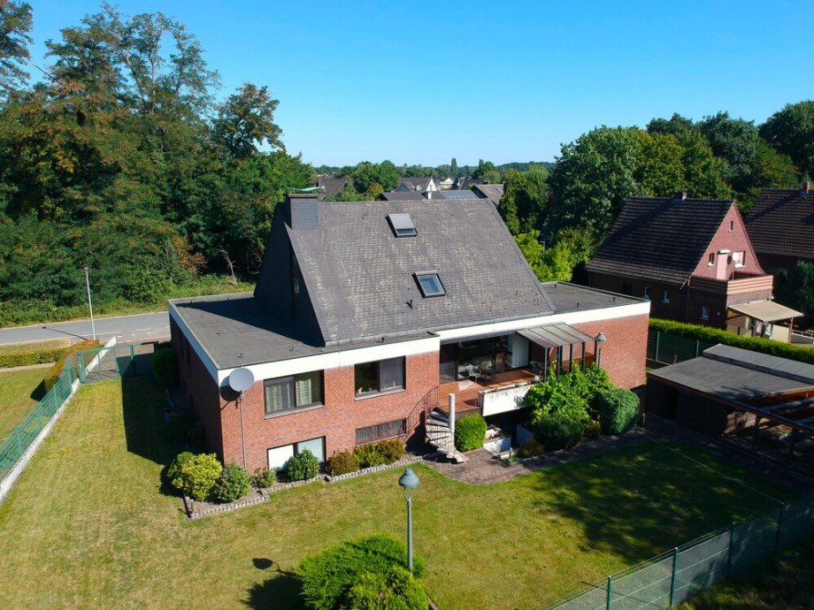 (40) Ein Blick auf die Geb�uder�ckseite aus der Vogelperspektive Einfamilienhaus Bottrop / Grafenwald