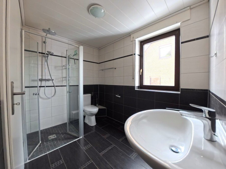 (19) Ferner befindet sich im Obergeschoss dieses moderne Duschbad Doppelhaush�lfte Bottrop / Fuhlenbrock